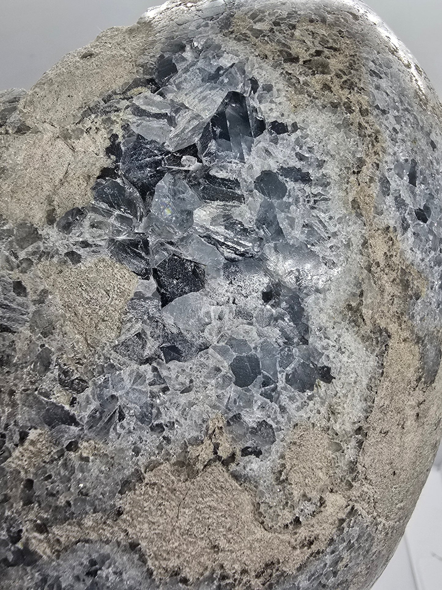 CELESTITE EGG STATEMENT DECOR*