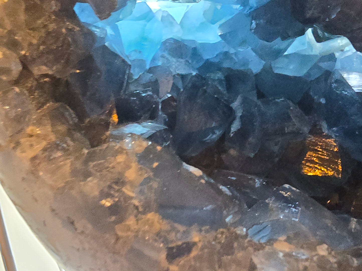 CELESTITE EGG STATEMENT DECOR*