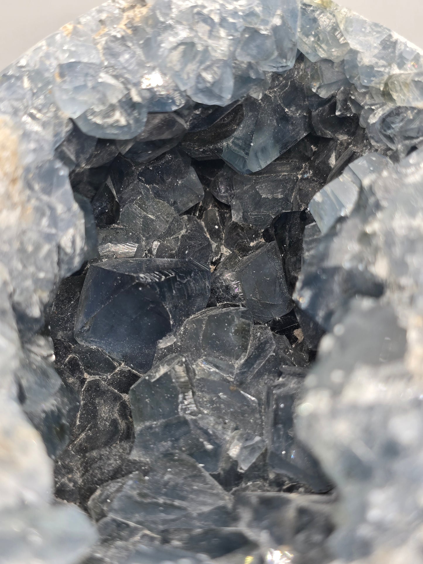 CELESTITE EGG STATEMENT DECOR*