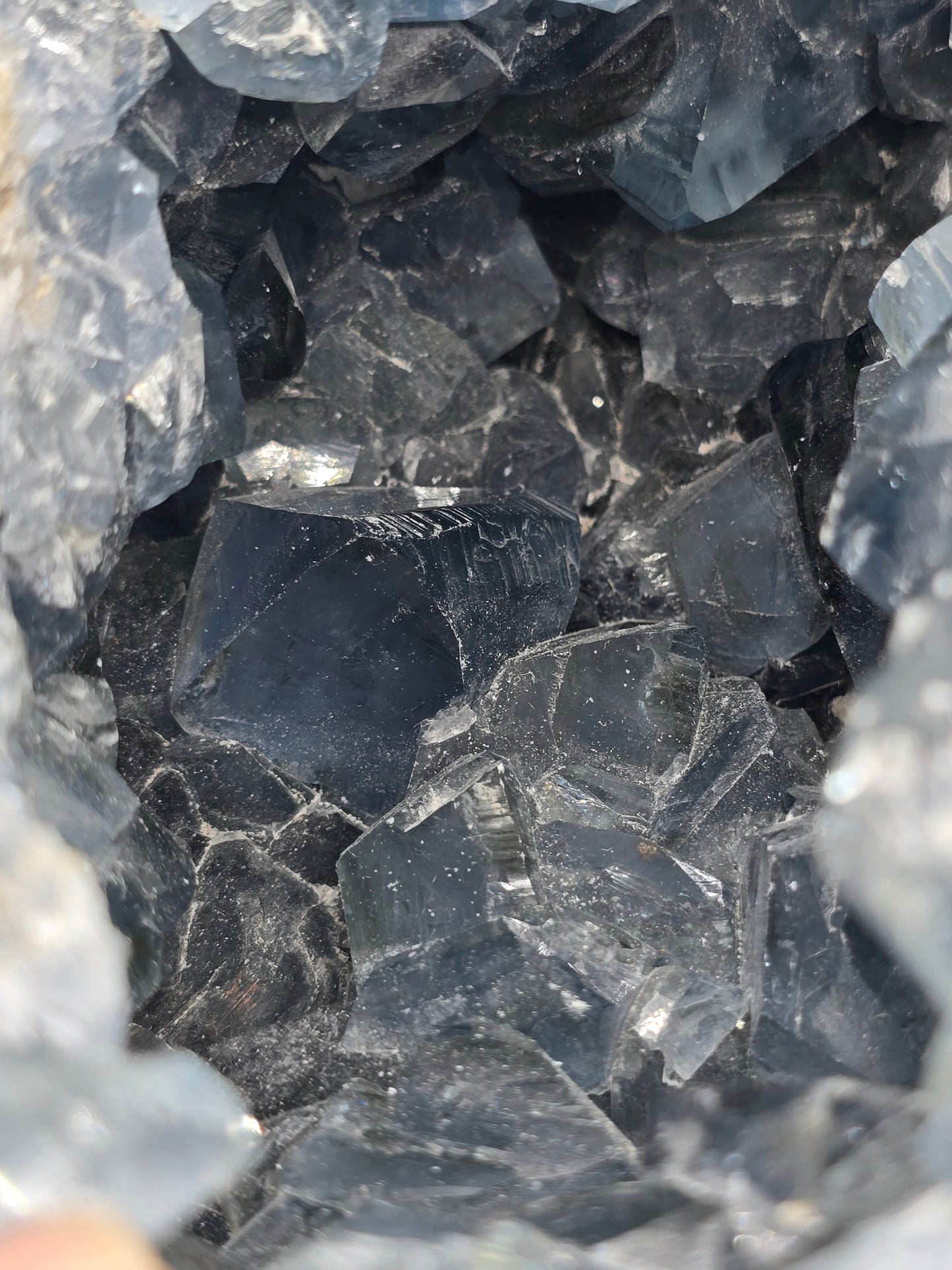 CELESTITE EGG STATEMENT DECOR*